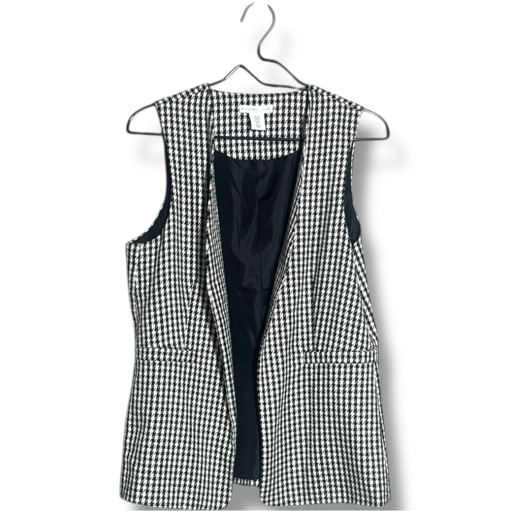 Sincerely Jules Black and Cream Houndstooth Open Patterned Vest - Picture 13 of 16